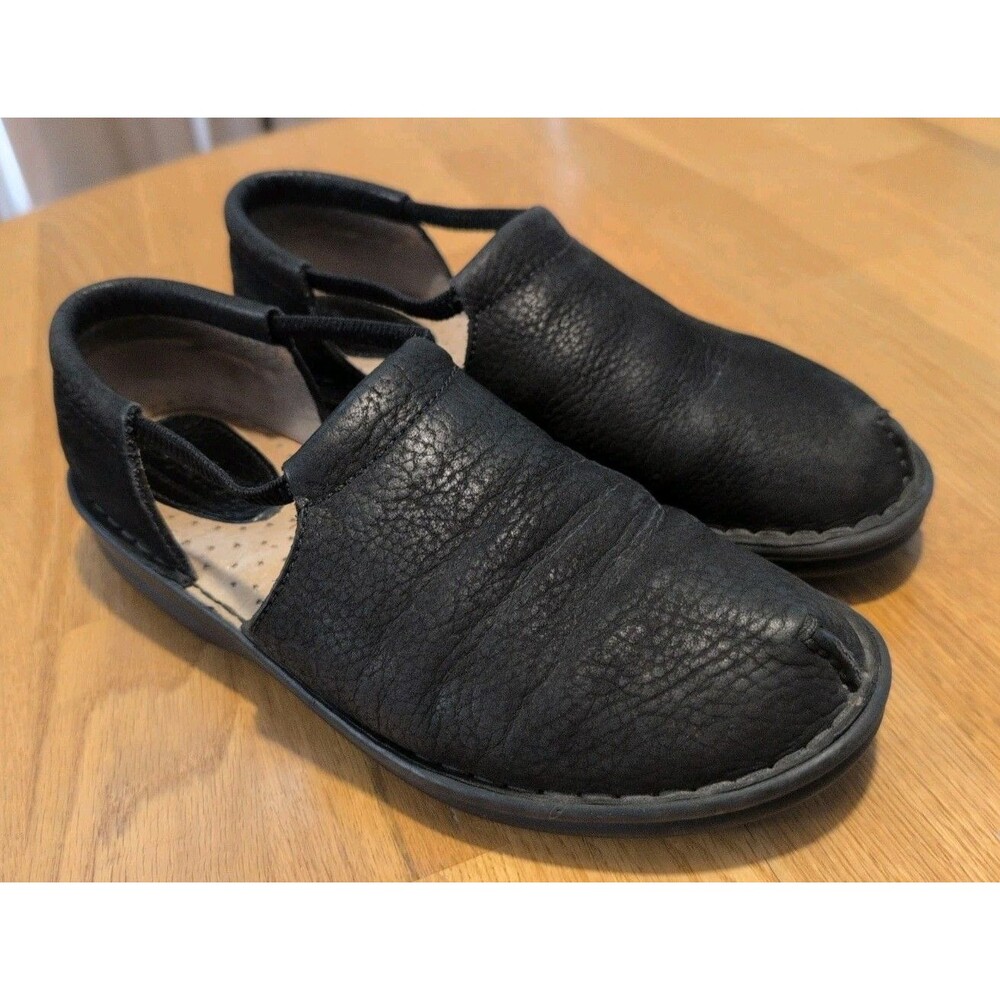 GENTLY USED Born Sandals Cove Modern Women's Black Suede Flats Loafer Size 8/39